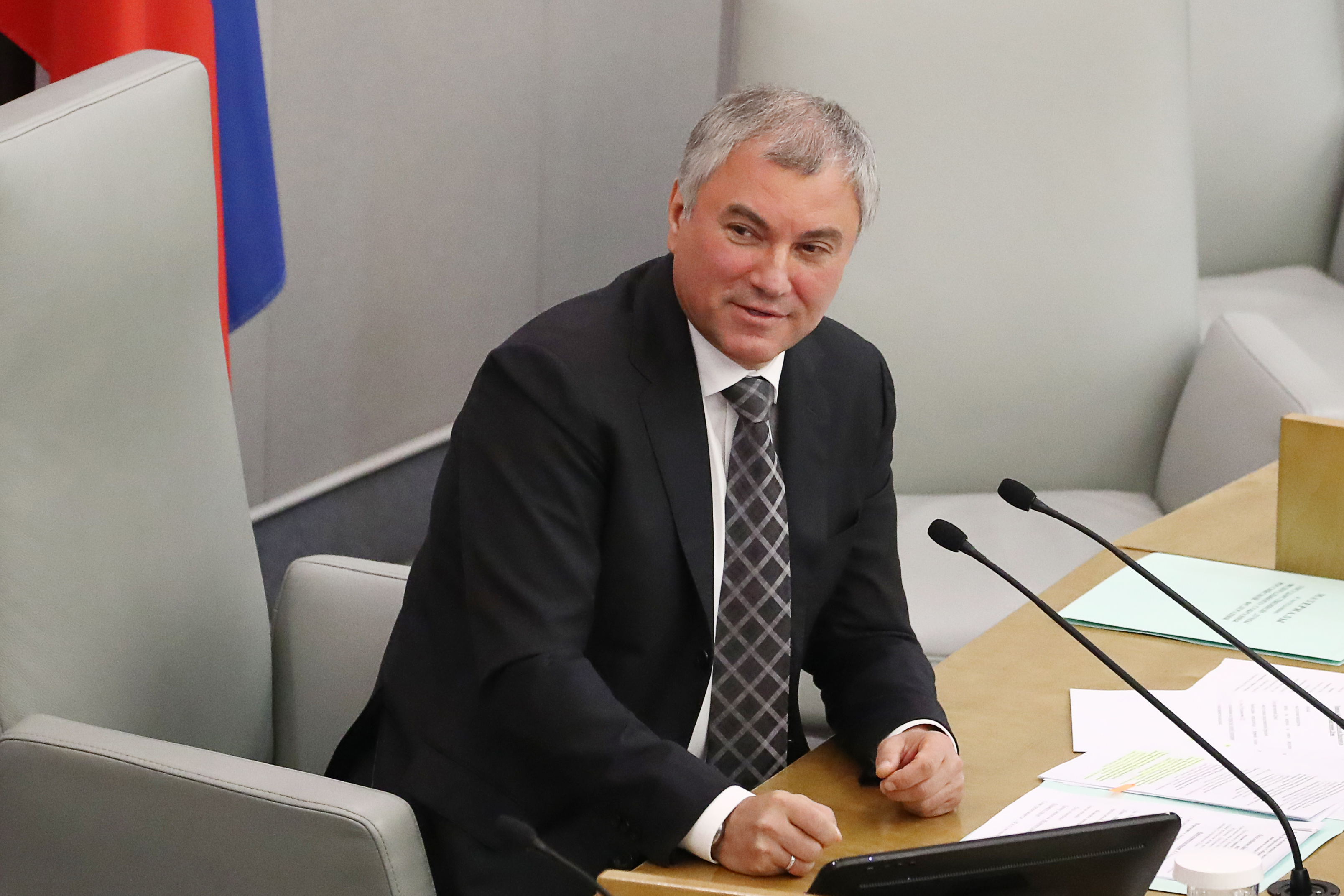 Володин предложил депутатам подавать в суд на иностранные СМИ за фейки и отсуживать деньги в пользу РФ