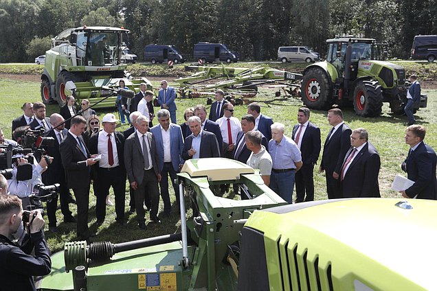 Председатель Госдумы призвал более предметно заняться сельхозмашиностроением 