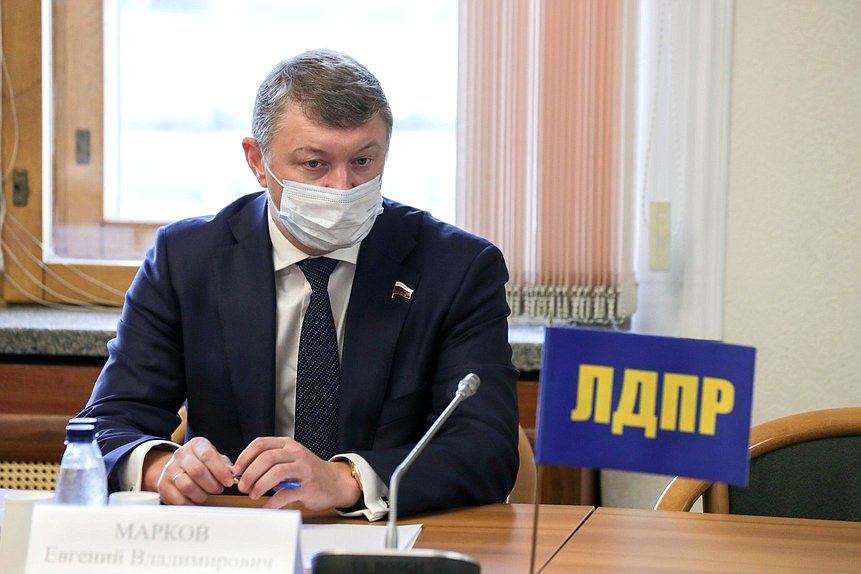 Марков призвал снизить требования к волонтерским приютам для животных