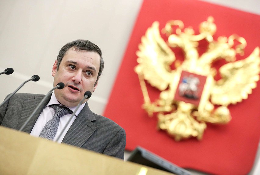 Комитет ГД призвал полностью запретить пропаганду нетрадиционных отношений в РФ