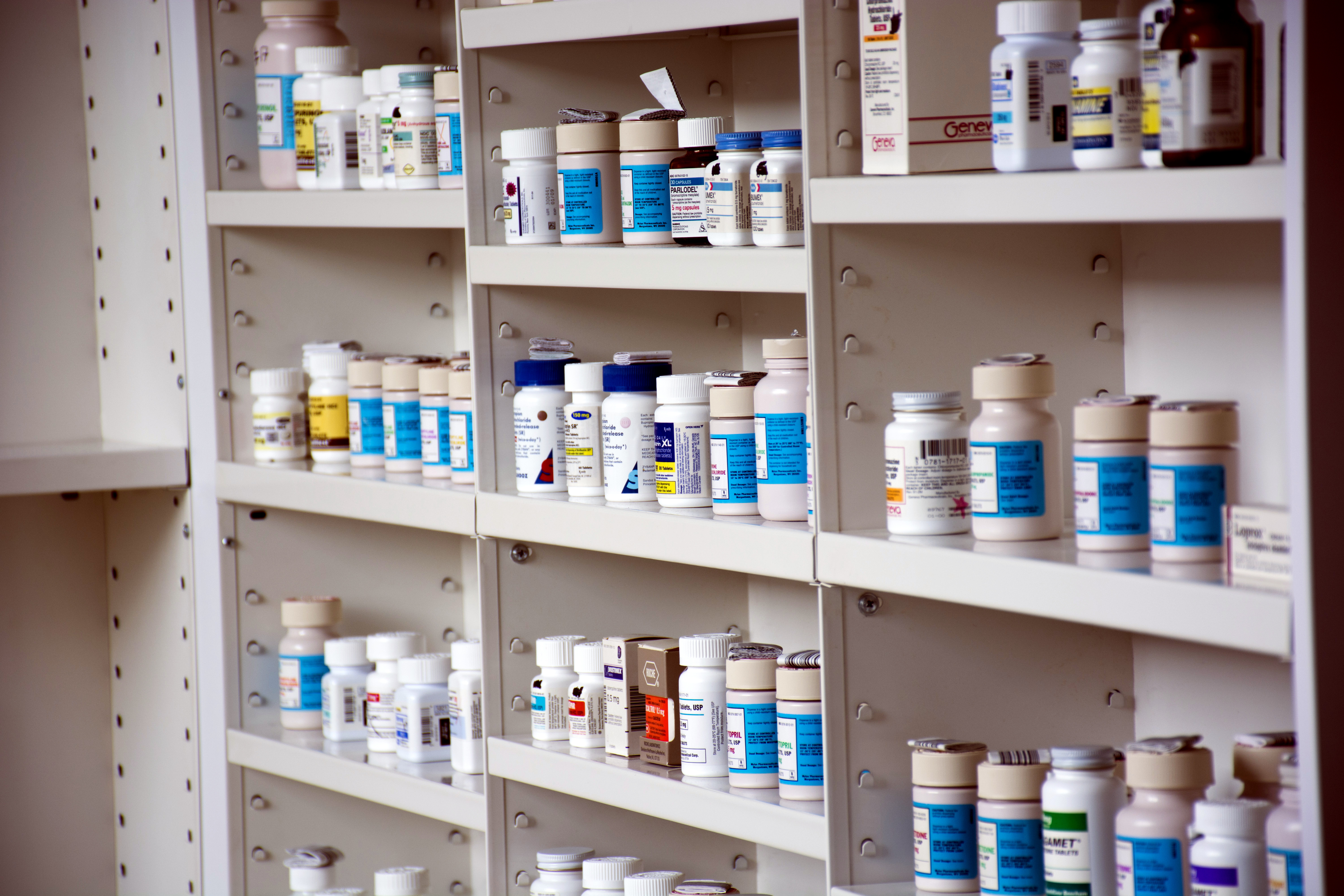 В ЕР заявили о важности наращивания объемов производства отечественных лекарств