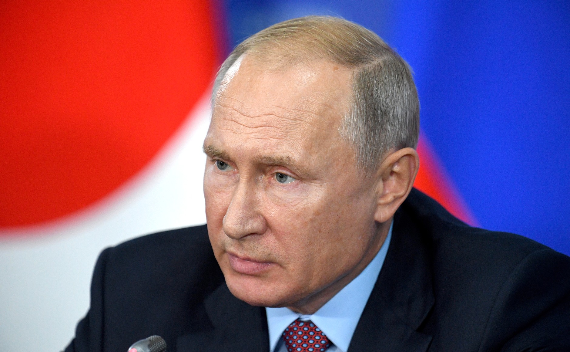 Владимир Путин подписал закон об ответственности за фейки о действиях ВС РФ