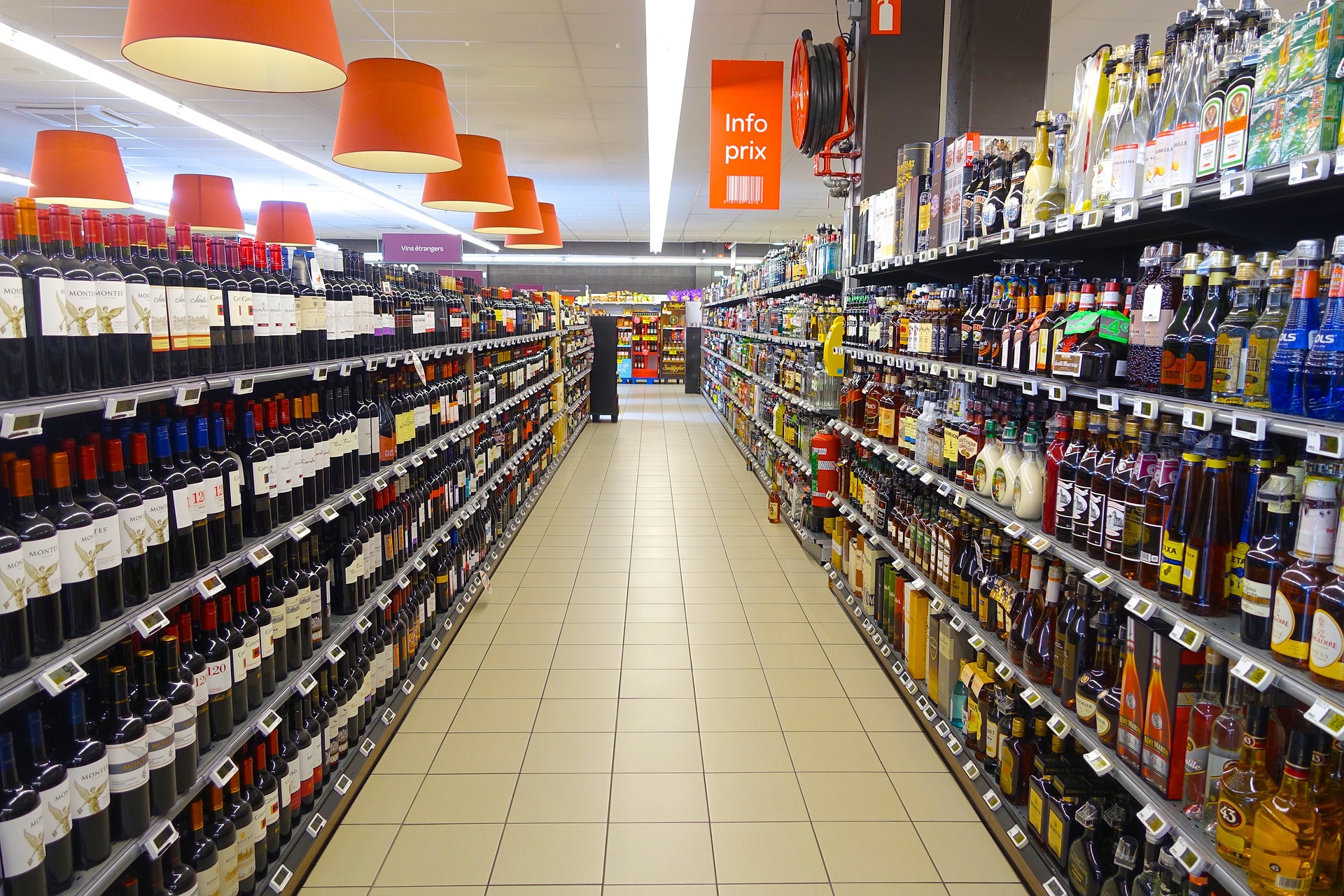 ЛДПР внесла законопроект о запрете продажи алкоголя в продуктовых магазинах