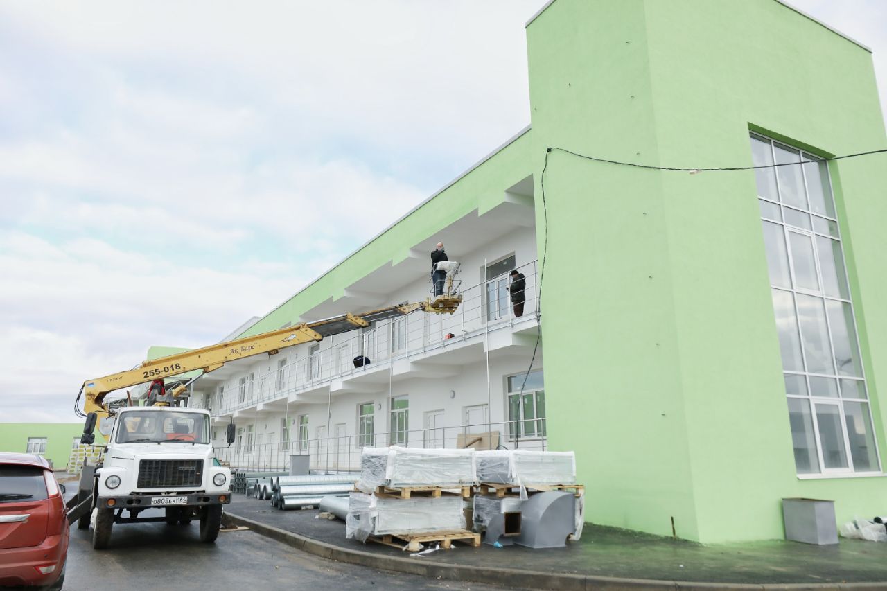 Передовики и аутсайдеры строительства нового инфекционного центра в Саратове - Y