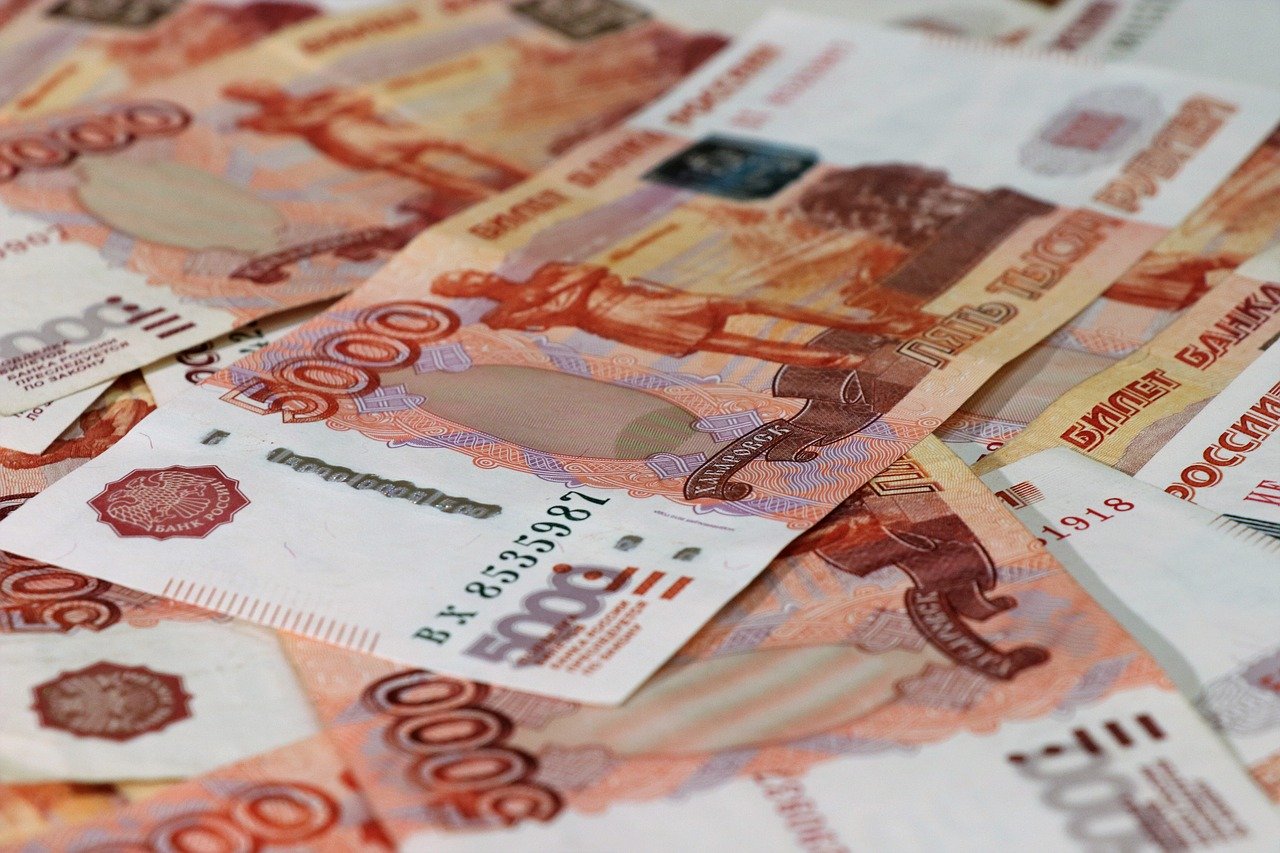 Бюджетникам в новых регионах РФ предложили выплачивать подъемные