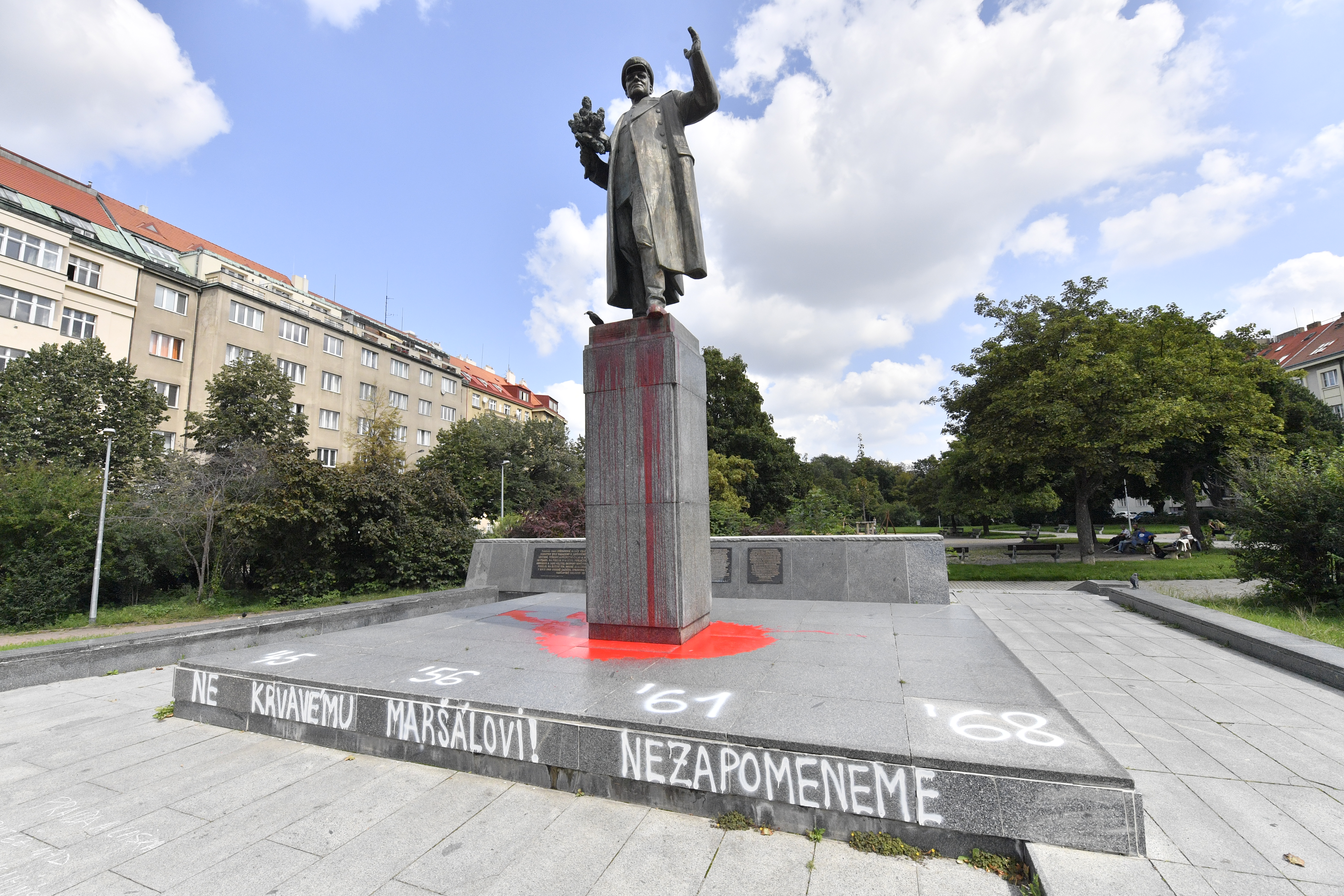 Памятник коневу в праге. Маршал Конев памятник в Праге. Памятник Ивану Коневу в Праге. Памятник маршалу Коневу в Чехии. Памятник Конева в Праге.